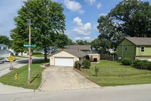 1 Timberview Dr, Bloomington, IL 61701 - Photo 32