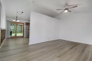 1 Timberview Dr, Bloomington, IL 61701 - Photo 8