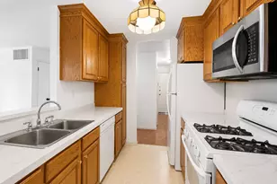 1912 Prairie Square, Schaumburg, IL 60173 - Photo 10
