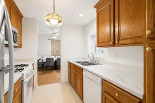 1912 Prairie Square, Schaumburg, IL 60173 - Photo 8