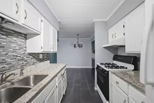 300 S Roselle Rd, Schaumburg, IL 60193 - Photo 18