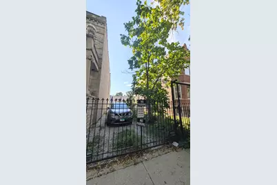 1518 N Hamlin Avenue, Chicago, IL 60651 - Photo 2