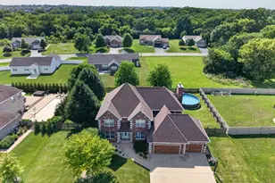 661 Hickman Ln, Woodstock, IL 60098 - Photo 2