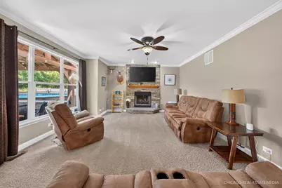 661 Hickman Lane, Woodstock, IL 60098 - Photo 6