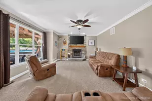 661 Hickman Ln, Woodstock, IL 60098 - Photo 6