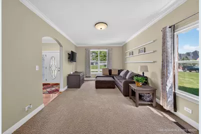 661 Hickman Lane, Woodstock, IL 60098 - Photo 10