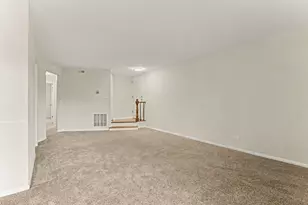 1624 Salisbury Ct, Wheaton, IL 60189 - Photo 2
