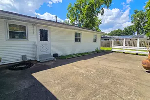 18 Bonanza Dr, Centralia, IL 62801 - Photo 6