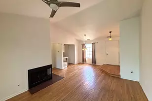 382 Sandhurst Cir, Glen Ellyn, IL 60137 - Photo 2