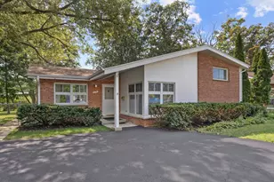 603 Gregg Rd, Northbrook, IL 60062 - Photo 2