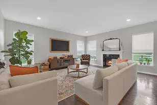 16W674 Hawthorne Ct, Willowbrook, IL 60527 - Photo 4