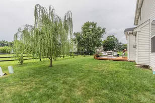 16W674 Hawthorne Ct, Willowbrook, IL 60527 - Photo 22