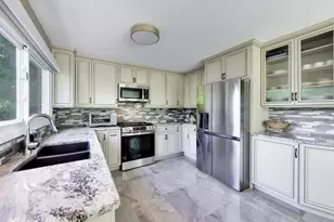 1939 Clover Rd, Northbrook, IL 60062 - Photo 10