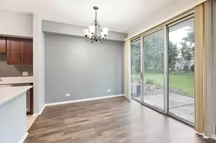 1175 Regency Dr, Schaumburg, IL 60193 - Photo 6