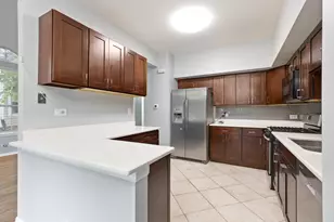 1175 Regency Dr, Schaumburg, IL 60193 - Photo 4