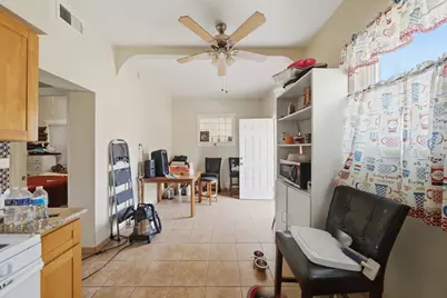 906 N Monticello Avenue, Chicago, IL 60651 - Photo 10