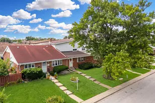 9025 Sherry Ln, Des Plaines, IL 60016 - Photo 24