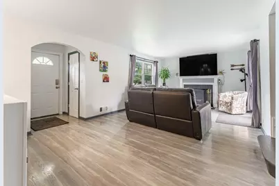 301 W Lonnquist Boulevard, Mount Prospect, IL 60056 - Photo 2