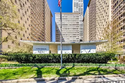 3950 N Lake Shore Drive #2202, Chicago, IL 60613 - Photo 2