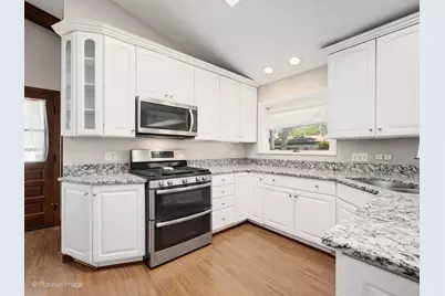 842 S Euclid Avenue, Villa Park, IL 60181 - Photo 6