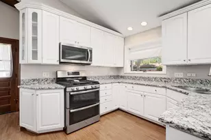 842 S Euclid Ave, Villa Park, IL 60181 - Photo 6