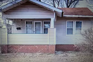 109 N 26th St, Mattoon, IL 61938 - Photo 2