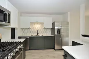 860 Chasefield Ln, Crystal Lake, IL 60014 - Photo 2