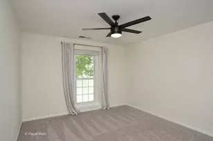 860 Chasefield Ln, Crystal Lake, IL 60014 - Photo 8