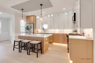 5748 W Eastwood Ave, Chicago, IL 60630 - Photo 16