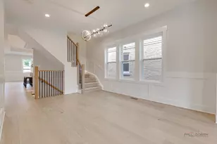 5748 W Eastwood Ave, Chicago, IL 60630 - Photo 10