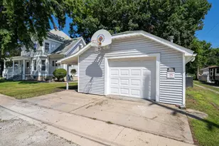 904 E Water St, Pontiac, IL 61764 - Photo 40