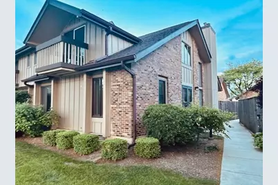 12 Kent Court, Willowbrook, IL 60527 - Photo 1
