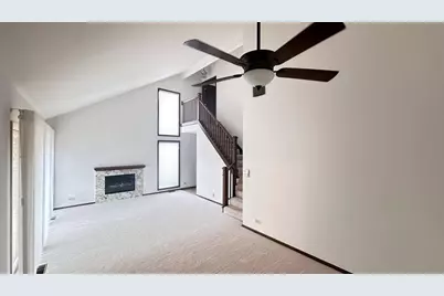12 Kent Court, Willowbrook, IL 60527 - Photo 4