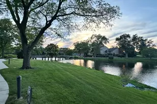 12 Kent Ct, Willowbrook, IL 60527 - Photo 12