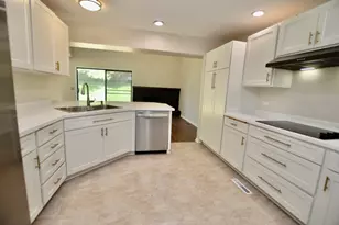 516 N Thornwood Dr, McHenry, IL 60050 - Photo 4
