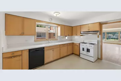 2844 W 99th Street, Evergreen Park, IL 60805 - Photo 8