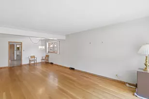 2844 W 99th St, Evergreen Park, IL 60805 - Photo 2