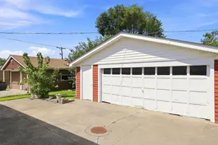 2844 W 99th St, Evergreen Park, IL 60805 - Photo 12