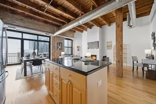 520 W Huron St, Chicago, IL 60654 - Photo 6