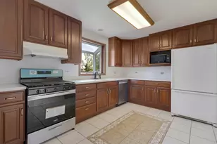 616 Blue Spruce Ln, Mundelein, IL 60060 - Photo 10