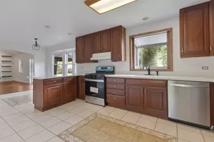 616 Blue Spruce Ln, Mundelein, IL 60060 - Photo 8