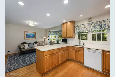 1049 Wheaton Oaks Drive, Wheaton, IL 60187 - Photo 6
