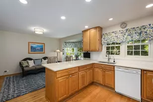 1049 Wheaton Oaks Dr, Wheaton, IL 60187 - Photo 6