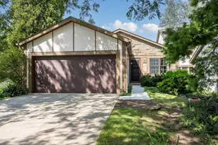 1049 Wheaton Oaks Dr, Wheaton, IL 60187 - Photo 1