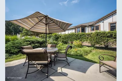 1049 Wheaton Oaks Drive, Wheaton, IL 60187 - Photo 26