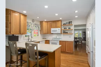1049 Wheaton Oaks Drive, Wheaton, IL 60187 - Photo 4