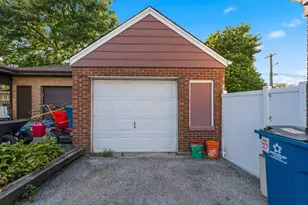 842 N Memorial Dr, Chicago Heights, IL 60411 - Photo 28