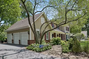 2104 Kenton Ln, Libertyville, IL 60048 - Photo 2