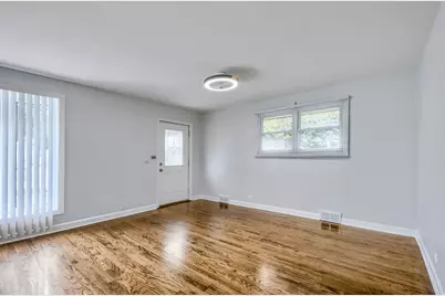 5004 Lee Street, Skokie, IL 60077 - Photo 4