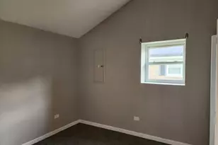 315 Nokomis St, Park Forest, IL 60466 - Photo 4